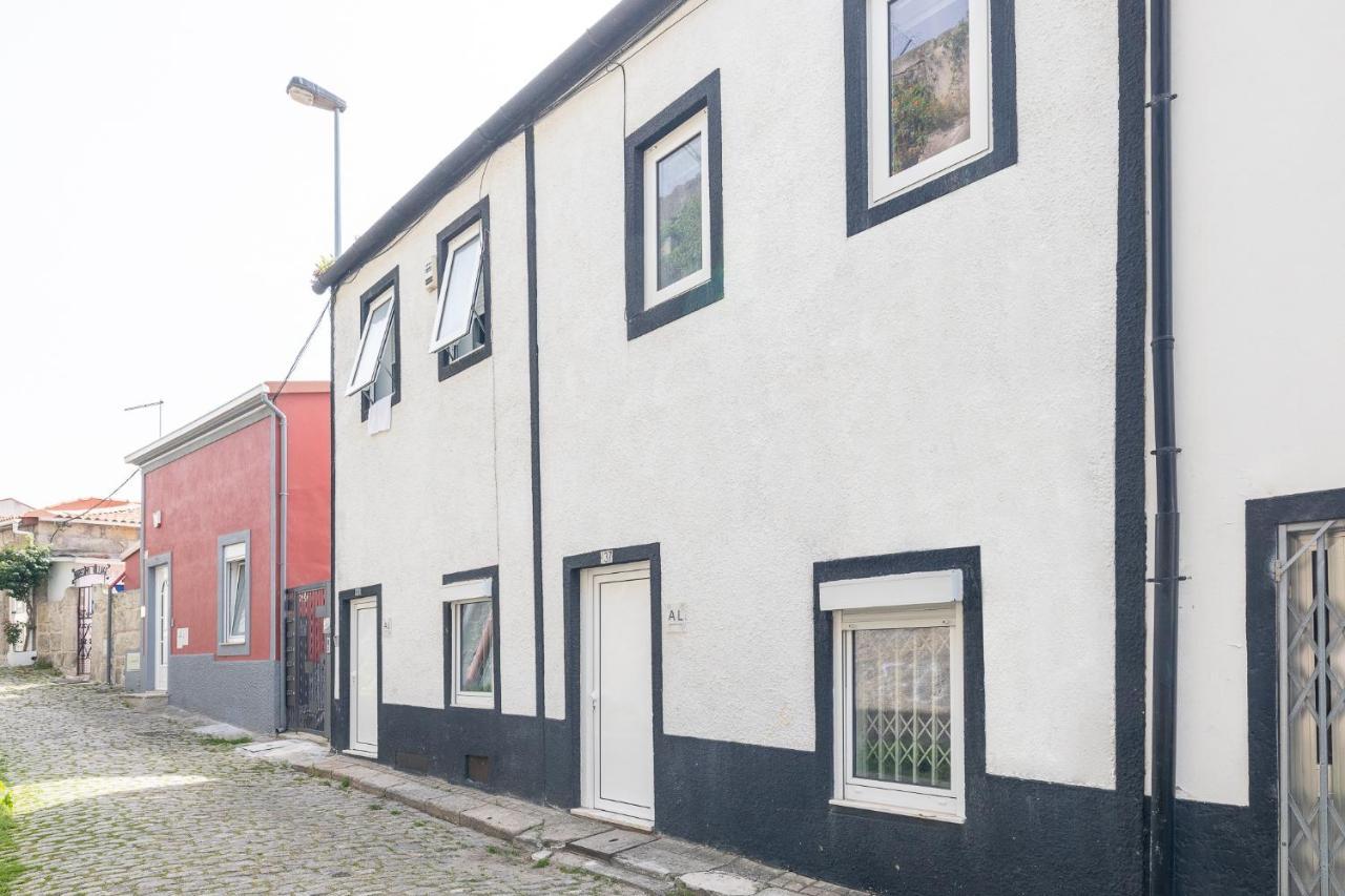 Downtown A Whole House Duplex Designed For Remote Work And Near Metro Lapa Oporto