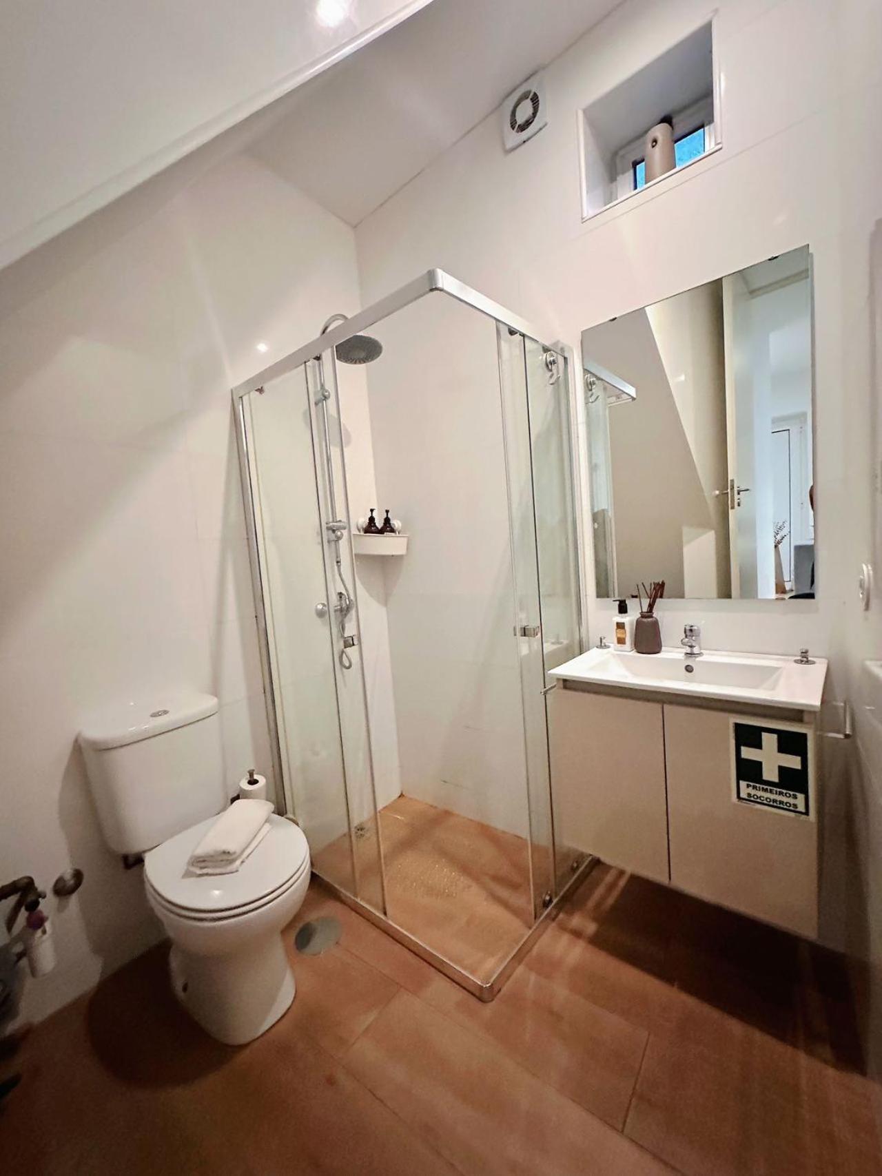 Downtown A Whole House Duplex Designed For Remote Work And Near Metro Lapa Affittacamere Oporto